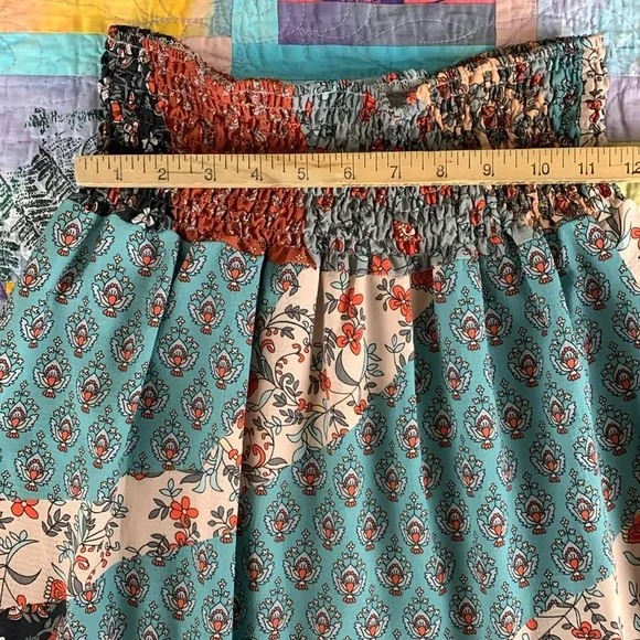 Unbranded Skirt. It appears to be size Large (see pictures for measurements) - Picture 3 of 4